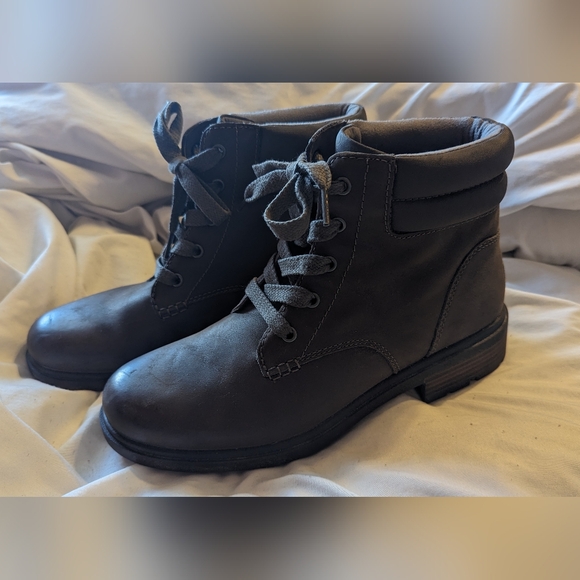 Ugg Harrison Boot - Picture 1 of 15